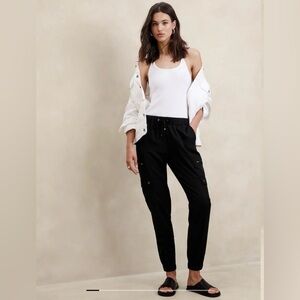 Women's Banana Republic Factory Cargo Jogger Black Size Medium